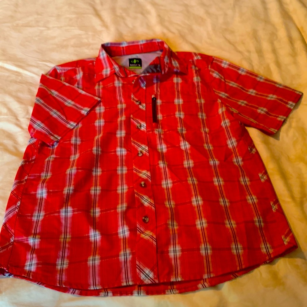 Men’s shirt sleeve plaid cotton/poly blend shirt